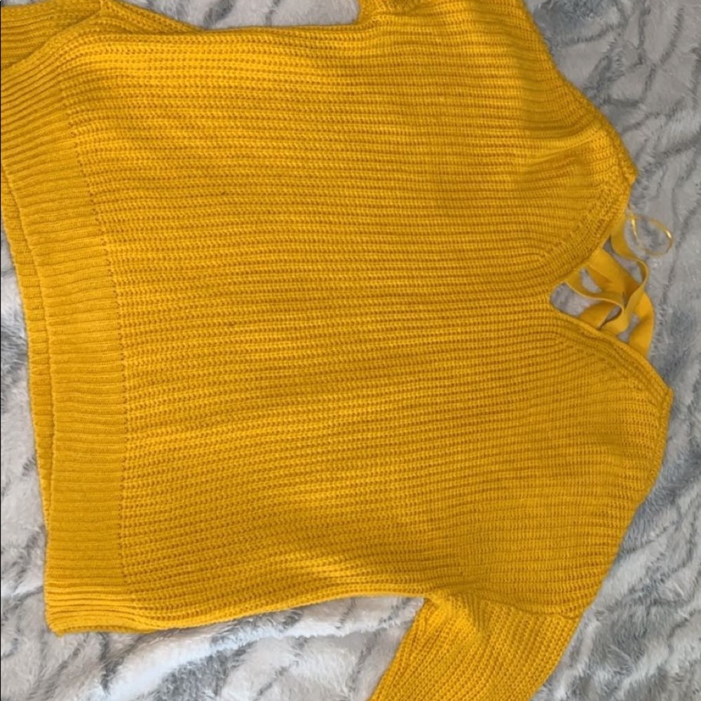 Mustard color sweater🌕